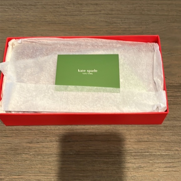 Kate Spade - Harrison Street Jenny Ann Wristlet Magenta New in box! Great gift! - Picture 8 of 9